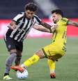 Medina sofreu pênalti polêmico durante vitória do Botafogo –  Foto: Vitor Silva/Botafogo / Jogada10