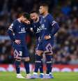Lionel Messi, Neymar e Kylian Mbappé celebram vitória do PSG na Champions de 2021 –  Foto: Matthias Hangst/Getty Images / Jogada10