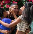 Cuba anuncia a libertação de mais de 2 mil pressos como indulto da Semana Santa. Na foto, o prisioneiro cubano Adael Leyva Diaz (ao centro), após sua soltura no último indulto, anunciado em março de 2026.  Foto: © Yamil Lage / AFP / RFI