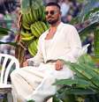 Ricky Martin apareceu sentado em uma cadeira de plástico no show do intervalo de Bad Bunny no último Super Bowl, nos Estados Unidos.  Foto: Kevin Mazur/Getty Images for Roc Nation / BBC News Brasil
