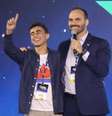 Para Eduardo, Nikolas trabalha "o algoritmo das suas redes" contra os interesses da família Bolsonaro  Foto: Reprodução/YouTube