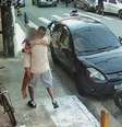 Câmera de segurança registrou momento de desespero de pai instantes após motorista embriagado perder o controle do carro e atingir quatro crianças   Foto: Reprodução/TV Globo