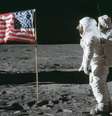 Buzz Aldrin diz que viu a bandeira americana cair devido à onda de choque gerada pela partida do módulo lunar  Foto: DW / Deutsche Welle