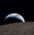 A Nasa publicou imagens surpreendentes da missão, incluindo a Terra se pondo atrás da superfície lunar  Foto: NASA / BBC News Brasil
