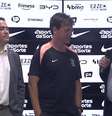 Marcelo Paz e Osmar Stabille apresentam Fernando Diniz em coletiva  Foto: Reprodução Youtube Corinthians TV