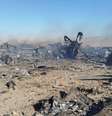 Os destroços do que as autoridades iranianas afirmam ser um helicóptero militar americano que caiu durante uma missão de resgate do piloto americano desaparecido de um F-15E abatido no início desta semana. Foto fornecida às agências de notícias pelo Ministério da Cultura e Orientação Islâmica do Irã.  Foto: Handout via Getty Images - Handout / RFI