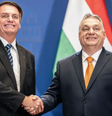 Bolsonaro e Orbán são próximos politicamente. Orbán aparece atrás nas pesquisas eleitorais para disputa que acontece no domingo  Foto: Getty Images / BBC News Brasil