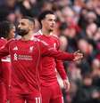 Harry Wilson, do Fulham, buca proteger a bola diante da marcação de Rio Ngumoha, do Liverpool –  Foto: Carl Recine/Getty Images / Jogada10