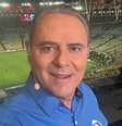 Luis Roberto narra Cruzeiro e Flamengo pelas oitavas da Libertadores após cerca de 4 meses afastado em tratamento de câncer.   Foto: Instagram @luisrobertoreal / Jogada10
