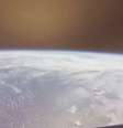 Imagem capturada por um dos astronautas logo após a entrada na atmosfera  Foto: Reuters / BBC News Brasil