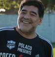 Morte de Diego Maradona ainda é investigada no tribunal  Foto: Reprodução/X/Deportivo Riestra