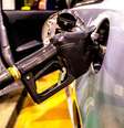 carro sendo abastecido com combustível  Foto: Getty Images / BBC News Brasil