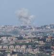 Fumaça subindo do local de um ataque aéreo israelense que atingiu a vila de Deir al-Zahrani, no sul do Líbano  Foto: Divulgação/AFP / Estadão