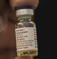 Imagem ilustrativa mostra um frasco de lenacapavir, profilaxia pré-exposição (PrEP) injetável de ação prolongada contra o HIV, durante a primeira fase de sua implementação nacional, no centro de saúde de Riruta, em Nairóbi, em 26 de fevereiro de 2026.  Foto: AFP - SIMON MAINA / RFI