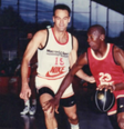 Oscar Schmidt enfrenta Michael Jordan na quadra  Foto: Reprodução