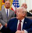 Donald Trump discursa no Salão Oval da Casa Branca, em Washington, em 18 de abril de 2026  Foto: © Nathan Howard / Reuters / RFI
