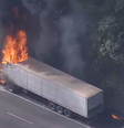Carreta pega fogo na Rodovia Anhanguera  Foto: Reprodução/TV Record