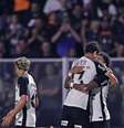 Jesse Lingard do Corinthians, comemora o seu gol com Gustavo Henrique durante a partida entre Barra e Corinthians, pela 5ª fase da Copa do Brasil 2026  Foto: HEULER ANDREY/DIA ESPORTIVO / Estadão