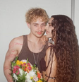 Marina Sena e Juliano Floss em uma foto postada pela cantora durante um paredão  Foto: Reprodução/Instagram/@amarinasena