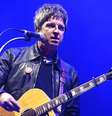 Noel Gallagher, guitarrista do Oasis, ao vivo em 2023  Foto: Gus Stewart / Redferns via Getty Images / Rolling Stone Brasil