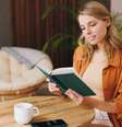 Livros ajudam a ampliar a visão sobre liderança e a fortalecer habilidades essenciais para lidar com os desafios do mundo dos negócios  Foto: ViDI Studio | Shutterstock / Portal EdiCase