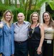 Ana Paula Renault e os irmãos ao lado do pai, Gerardo  Foto: Reprodução/Instagram