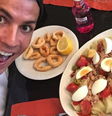 Cristiano Ronaldo comendo  Foto: Esporte News Mundo