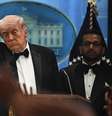 Donald Trump em coletiva após incidentes com tiros em jantar neste sábado, 25 de abril  Foto: Getty Images