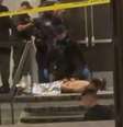 Suspeito do incidente em Jantar de Correspondentes da Casa Branca, em hotel de Washington, é detido por agentes do Serviço Secreto  Foto: Reprodução/X/@TrumpTruthOnX