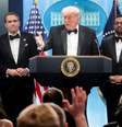 Após o incidente, Trump falou com repórteres na Casa Branca  Foto: Reuters / BBC News Brasil