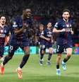 Kvaratskhelia fez uma grande partida na vitória sobre o Bayern no Parque dos Príncipes –  Foto: Alex Grimm/Getty Images / Jogada10