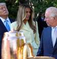 O presidente dos Estados Unidos, Donald Trump, a primeira-dama Melania Trump, o rei Charles III e a rainha Camilla no jardim da Casa Branca, em Washington, em 27 de abril de 2026.  Foto: AFP - SUZANNE PLUNKETT / RFI