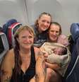 Veja o caso do nascimento dentro de um voo e os riscos da viagem para gestantes  Foto: Reprodução/Facebook/Tina Fritz / Alto Astral