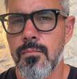 Juliano Cazarré, o Jorginho de 'Três Graças', vai reunir 600 homens para discutir "virtudes", "masculinidade" e "batalha espiritual", entre outros temas  Foto: Reprodução/@cazarre