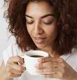 Faz mal tomar café em jejum?  Foto: Freepik