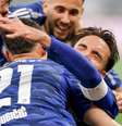 Da esquerda para a direita: Sylla, Kurucay, Karaman (autor do gol) e Aouchiche comemoram em grande estilo o gol que abriu o placar diante do Fortuna.   Foto: Divulgação / FC Schalke 04 / Jogada10
