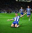 Bendanek (5) é levantado após fazer o gol da vitória o Porto, o agora, campeão português de 2025/26. Foto: Divulgação / FC Porto / Jogada10