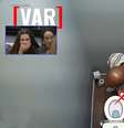 O 'VAR' não mente: Vini acabou denunciado por fazer xixi fora do vaso  Foto: Reprodução/TV