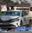 Veículo branco usado por motorista para avançar sobre pedestres em Leipzig  Foto: DW / Deutsche Welle