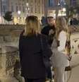 Com boné branco, Mel Gibson é flagrado fazendo turismo em Lecce Foto: ANSA / Ansa - Brasil