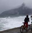 Foto ilustrativa. Maré alta e ondas fortes na praia de Ipanema. Foto: Fabio Motta/Estadão / Estadão