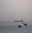 Navios e embarcações no Estreito de Ormuz, em Musandam, Omã, em 1º de maio de 2026.  Foto: RFI