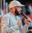 Foto: Reprodução/Instagram - Legenda: Daniel Alves discursa para mais de 30 mil pessoas em culto evangélico / Jogada10