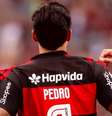 Pedro se livra de Robert Renan, do Vasco, para marcar um golaço no Clássico dos Milhões –  Foto: Adriano Fontes / Flamengo / Jogada10