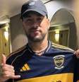 Neymar ganhou e vestiu a camisa do Boca Juniors quando esteve em Buenos Aires  Foto: Reprodução/Twitter