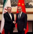 Os ministro das Relações Exteriores do Irã, Abbas Araghchi, à esquerda, e da China, Wang Yi. em Pequim. Em 6 de maio de 2026.  Foto: © France 24 / RFI