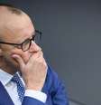 "É dever do chanceler federal garantir que as divergências dentro de seu gabinete sejam resolvidas internamente", disse Merz antes de assumir  Foto: DW / Deutsche Welle