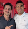 Fred Caldeira durante entrevista com Casemiro, do Manchester United  Foto: Reprodução/Instagram