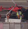 Helicóptero dos bombeiros faz pouso de emergência para resgatar vítima grave de acidente na Linha Amarela, no Rio  Foto: Reprodução/TV Globo