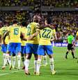 Jogadores da Seleção Brasileira em partida contra a Croácia  Foto: Julio Aguilar/Getty Images